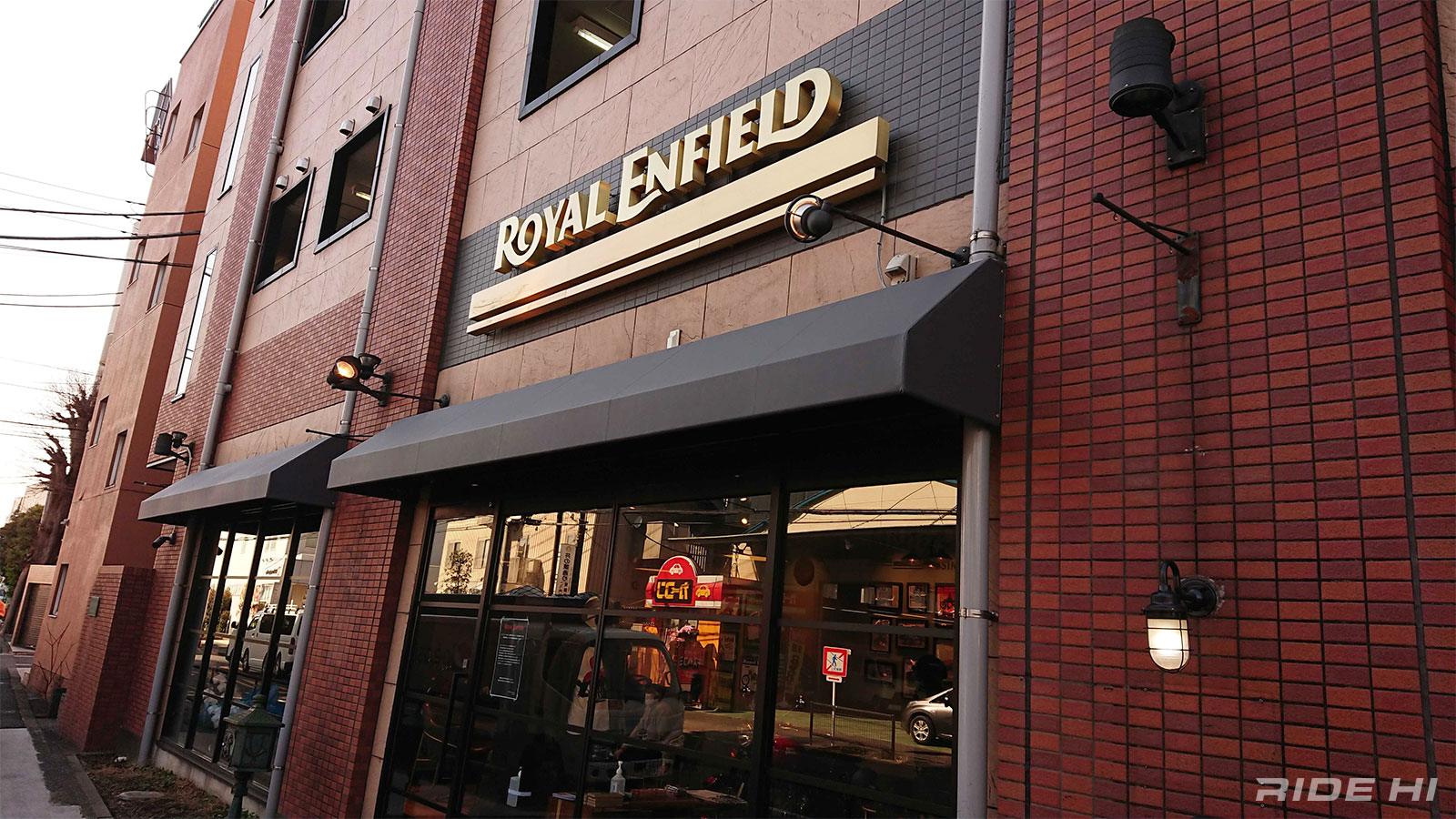 royalenfield_tokyoshowroom_210226_02.jpg